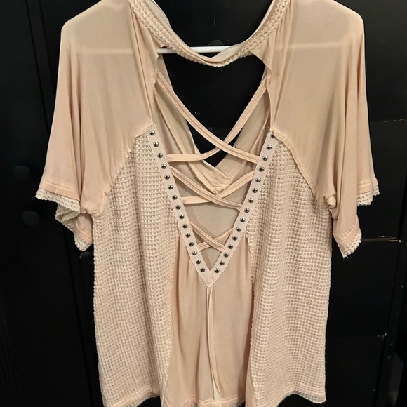 POL Cream/Peach Studded V-Neck Top - Size Medium - Picture 2 of 5